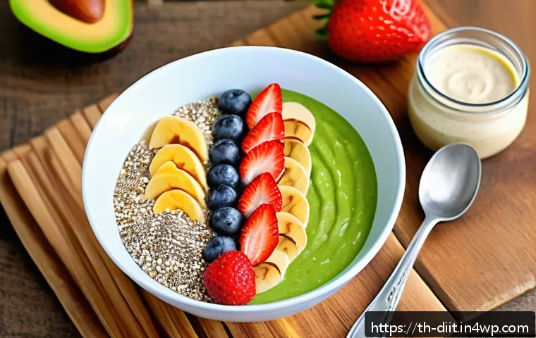고단백 스무디 레시피  운동선수 전용 - A vibrant, high-protein smoothie bowl styled on a rustic wooden table, featuring fresh seasonal frui...